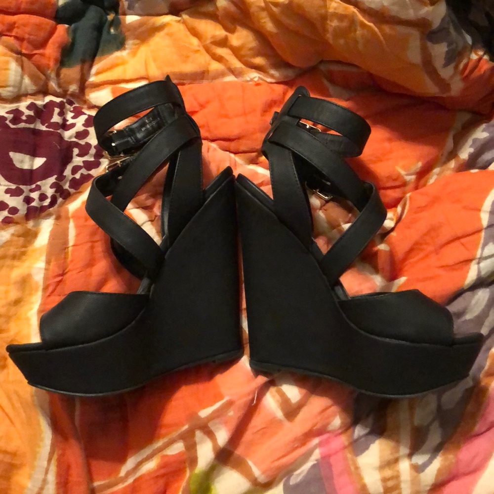 Steve Madden Black Wedges